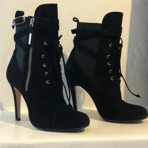 OSCAR de La Renta- Suede Black Lace up boots- Size 37- box included - Picture 5 of 7